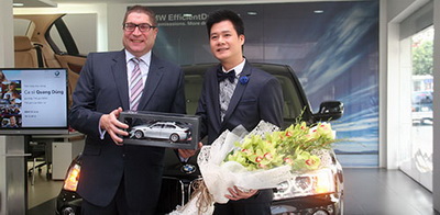 Chiếc BMW X3 có giá hơn 2 tỷ đồng mới được ca sĩ Quang Dũng khoe vào cuối năm ngoái.